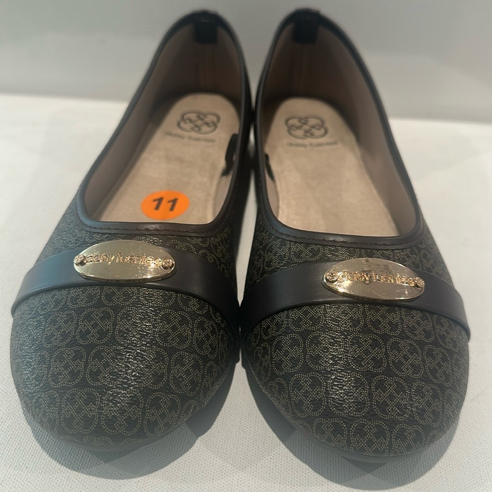 Daisy Fuentes Round Toe Flats with Soft Soles and 1/2” heels. Size 11